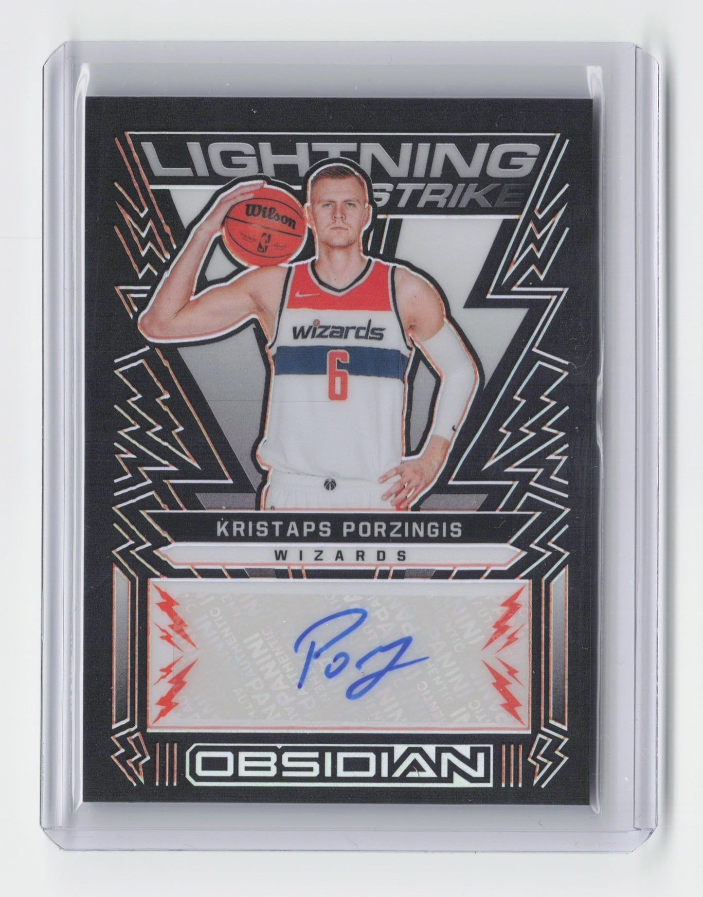 2021-22 KRISTAPS PORZINGIS Lightning Strike 31/35 Auto Obsidian #LSS-KPZ